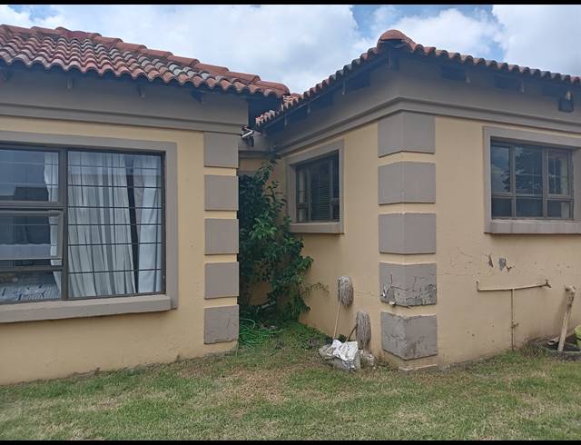 4 BEDROOM FREEHOLD FOR SALE IN DAWN PARK